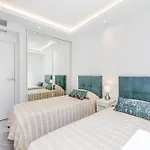 Friends & Family Well Presented Located In La Dama De Noche *