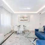 Friends & Family Well Presented Located In La Dama De Noche Marbella