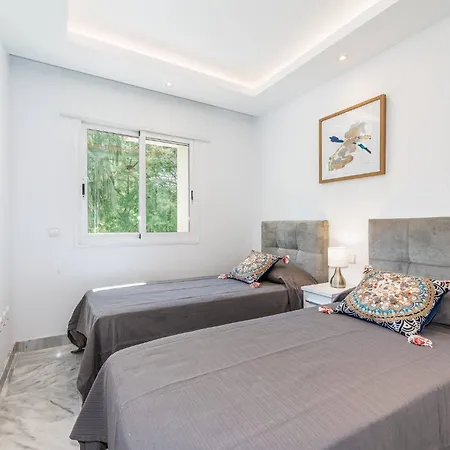 Lägenhet Friends & Family Well Presented Located In La Dama De Noche Marbella