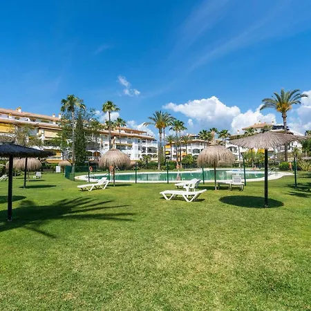 Friends & Family Well Presented Located In La Dama De Noche Marbellac
