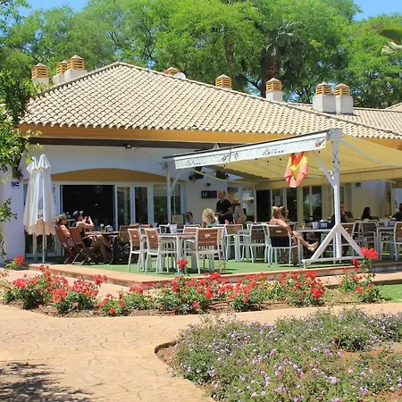 Friends & Family Well Presented Located In La Dama De Noche Marbella