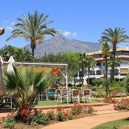 Apartment Friends & Family Well Presented Located In La Dama De Noche Marbella