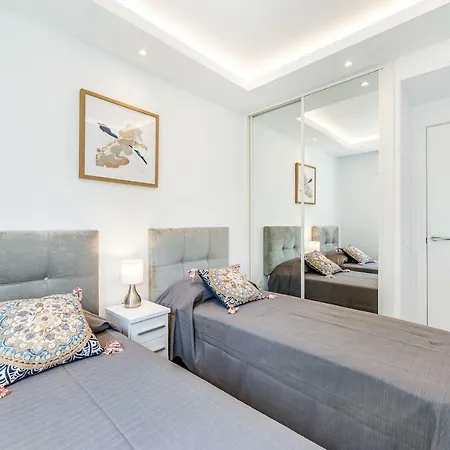 Friends & Family Well Presented Located In La Dama De Noche *