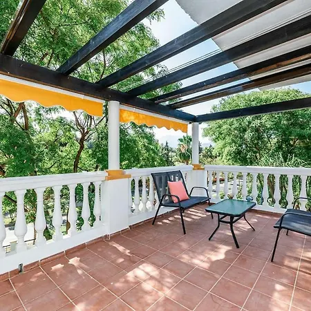 Apartment Friends & Family Well Presented Located In La Dama De Noche *