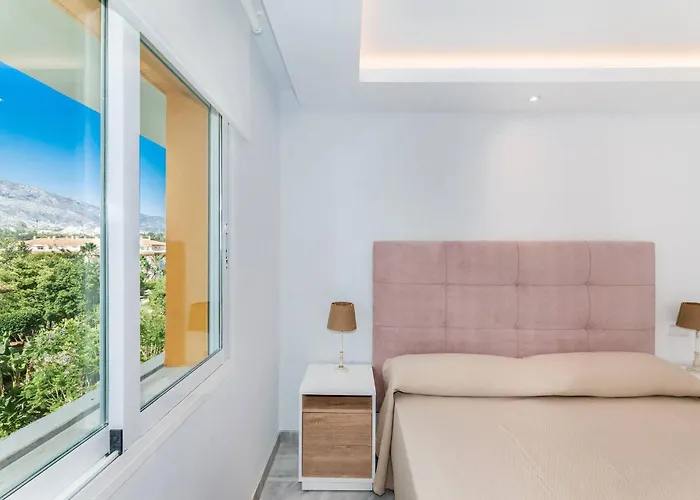 Friends & Family Well Presented Located In La Dama De Noche * Marbella