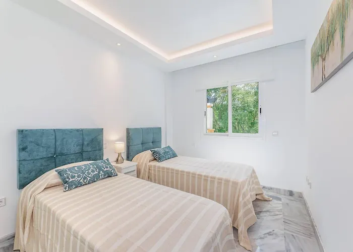 Friends & Family Well Presented Located In La Dama De Noche