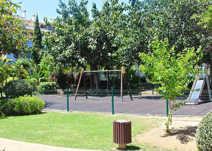 Friends & Family Well Presented Located In La Dama De Noche Appartement Marbella