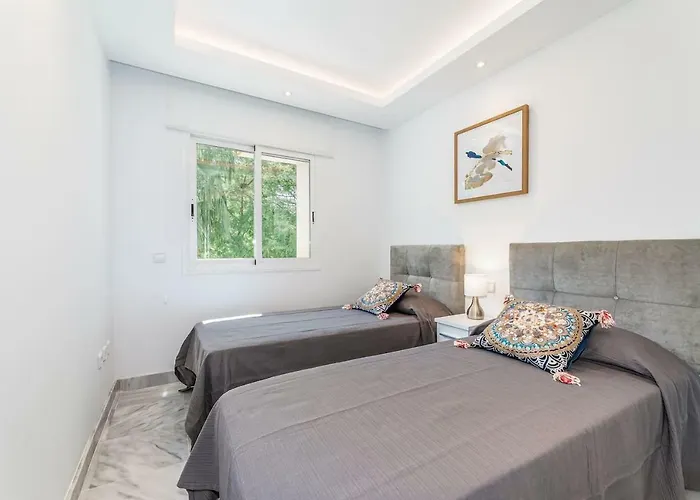 Friends & Family Well Presented Located In La Dama De Noche * Marbella