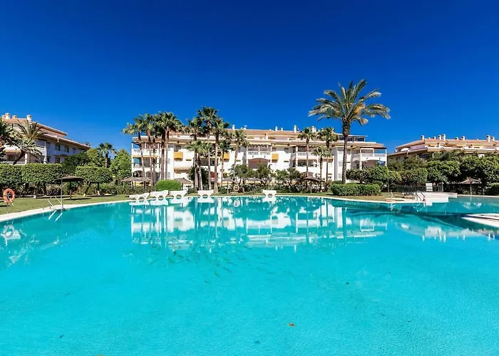 Friends & Family Well Presented Located In La Dama De Noche *