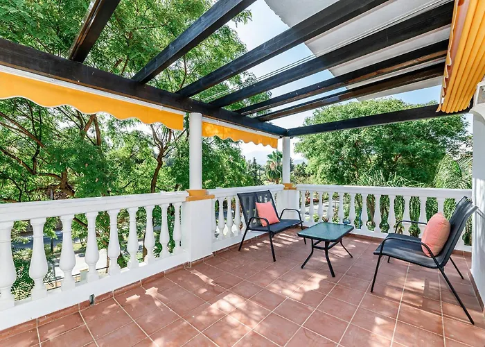 Friends & Family Well Presented Located In La Dama De Noche * Marbella
